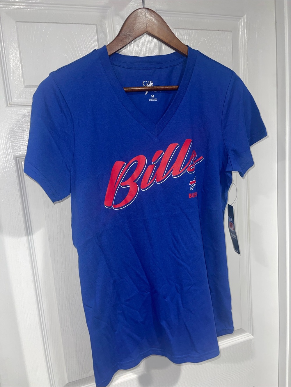 NWTs Bills Women's Medium V-Neck Logo Tee